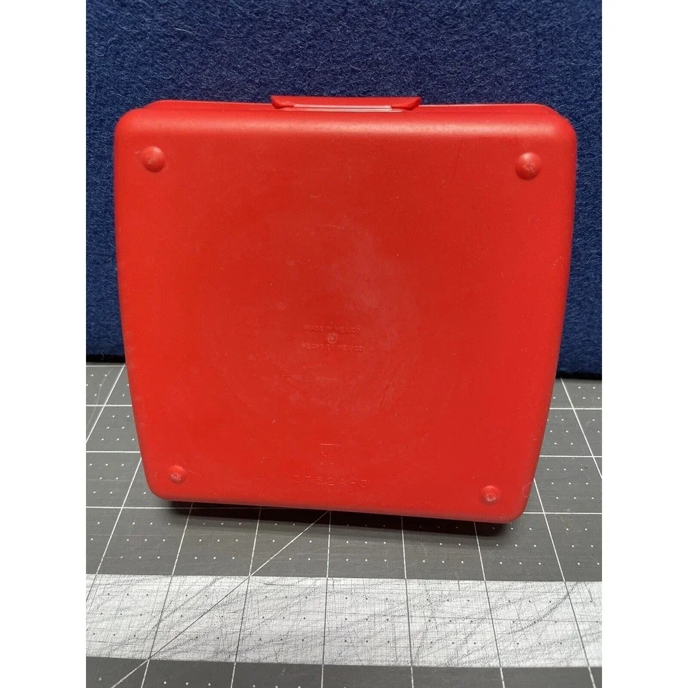 Tupperware Sandwich Keeper Red Heart HOLIGRAM Valentine's